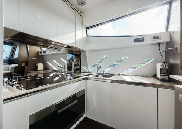 Ferretti Yachts 870 image