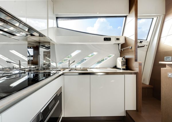 Ferretti Yachts 870 image