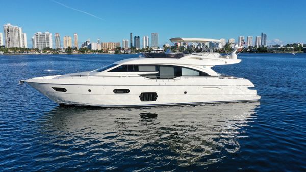 Ferretti Yachts 690