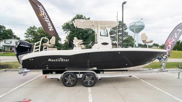 NauticStar 251 Hybrid