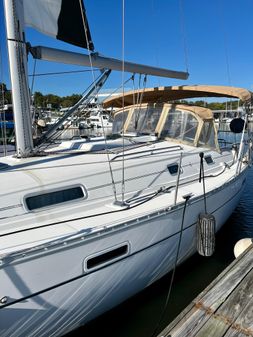 Beneteau 331 image