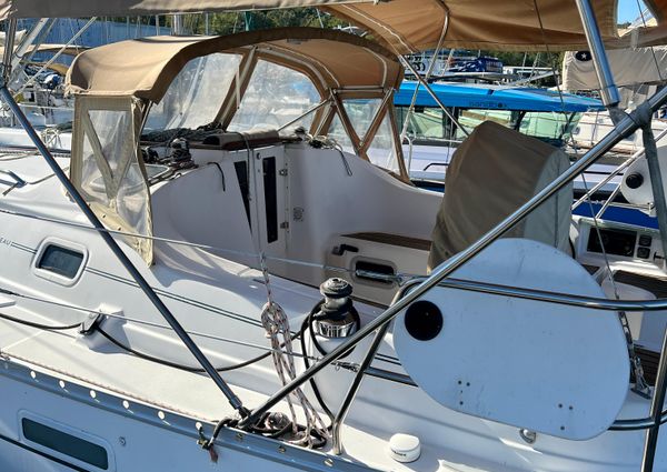 Beneteau 331 image