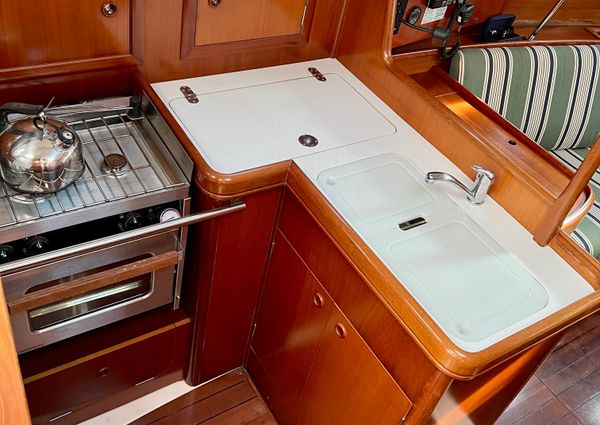 Beneteau 331 image