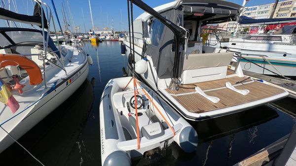 Sealine C330