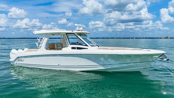 Boston Whaler 35 REALM 