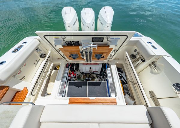 Boston Whaler 35 REALM image