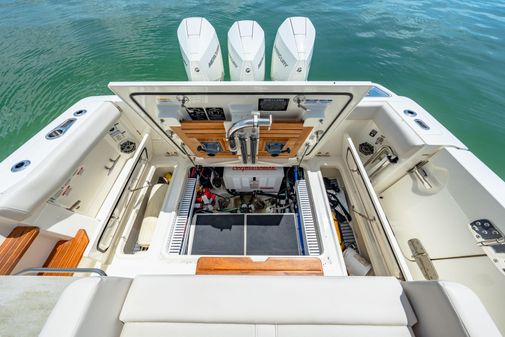 Boston Whaler 35 REALM image