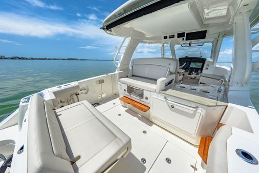 Boston Whaler 35 REALM image