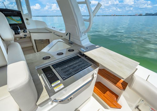 Boston Whaler 35 REALM image