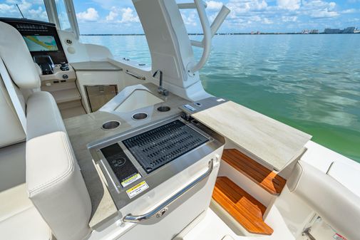 Boston Whaler 35 REALM image