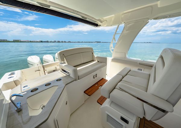 Boston Whaler 35 REALM image