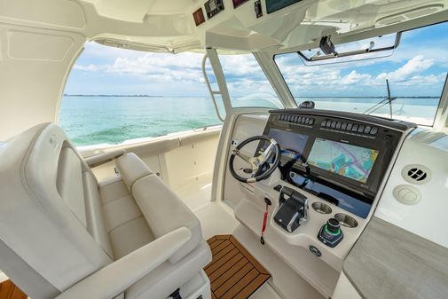 Boston Whaler 35 REALM image