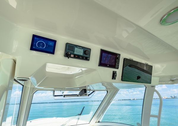 Boston Whaler 35 REALM image