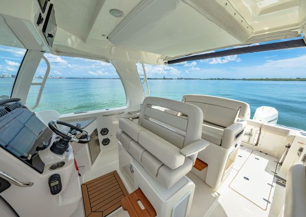 Boston Whaler 35 REALM image