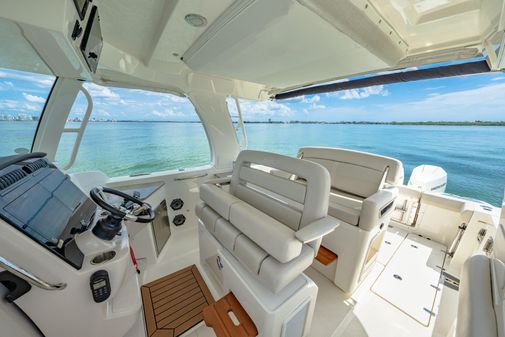 Boston Whaler 35 REALM image