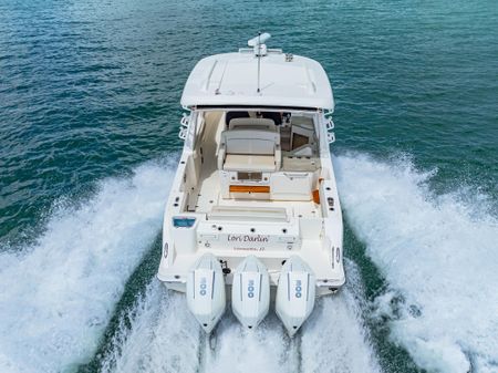 Boston Whaler 35 REALM image