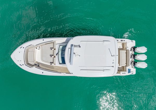 Boston Whaler 35 REALM image