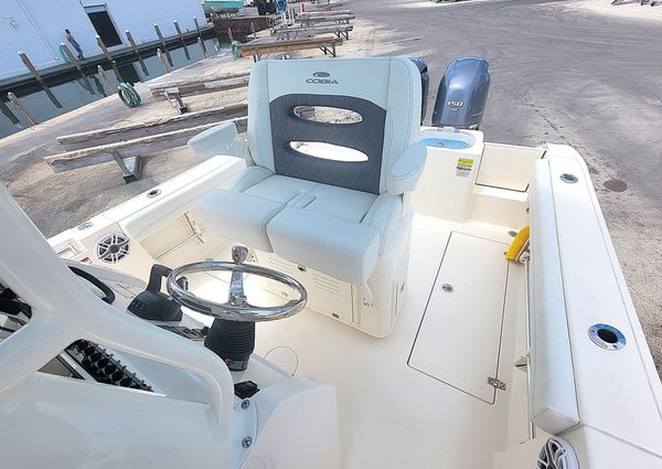 Cobia 240-CENTER-CONSOLE image