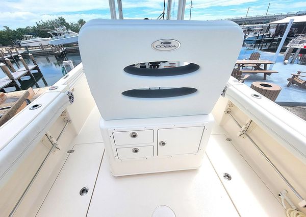 Cobia 240-CENTER-CONSOLE image