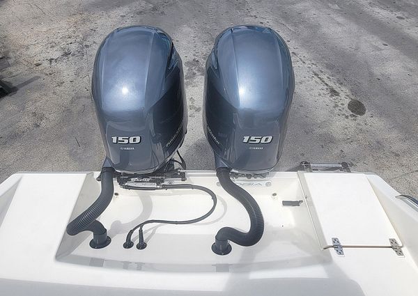 Cobia 240-CENTER-CONSOLE image