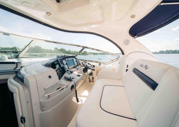 Sea Ray 390 Sundancer image