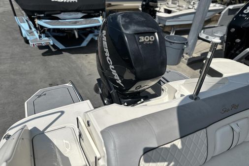 Sea Ray SDX 240 Outboard image