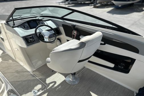 Sea Ray SDX 240 Outboard image