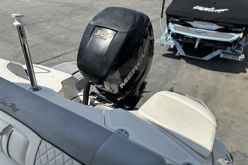 Sea Ray SDX 240 Outboard image