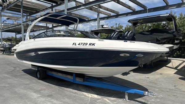 Sea Ray SDX 240 Outboard 