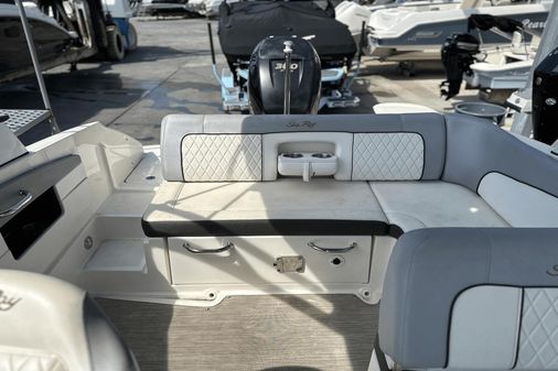 Sea Ray SDX 240 Outboard image