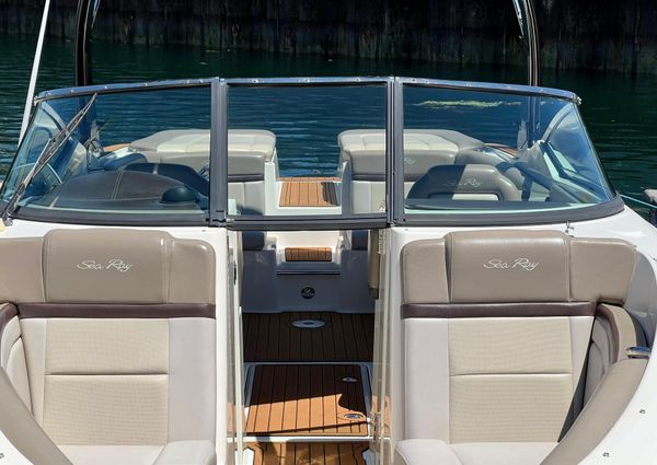 Sea Ray 270 SLX image