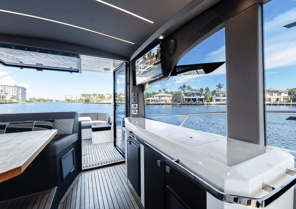 Galeon 425 HTS image