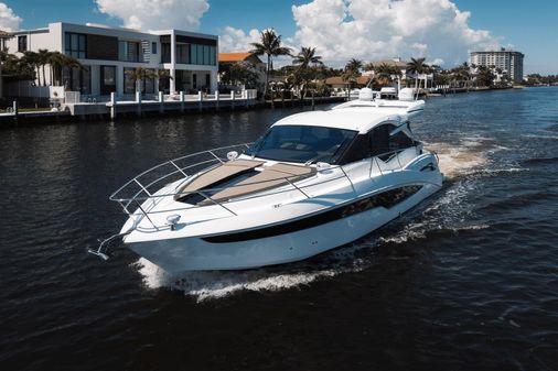 Galeon 425 HTS image