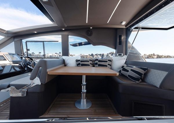 Galeon 425 HTS image