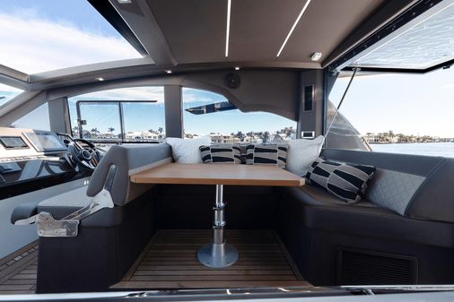 Galeon 425 HTS image