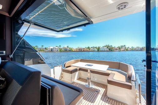 Galeon 425 HTS image