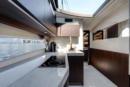 Galeon 425 HTS image