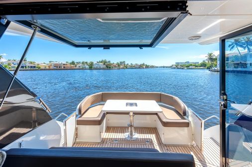 Galeon 425 HTS image