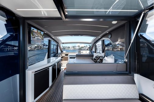 Galeon 425 HTS image