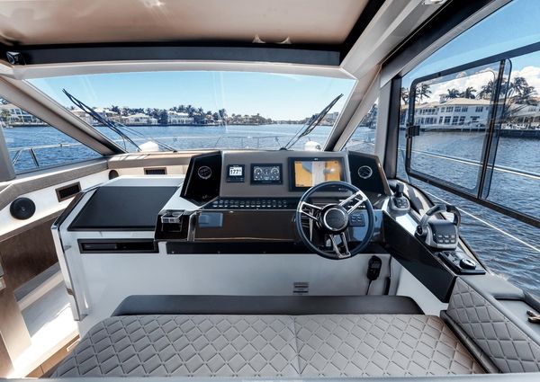 Galeon 425 HTS image