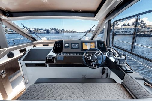 Galeon 425 HTS image