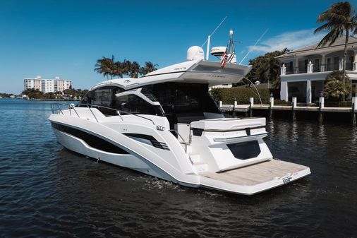 Galeon 425 HTS image