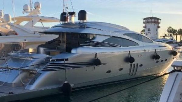 Pershing 90