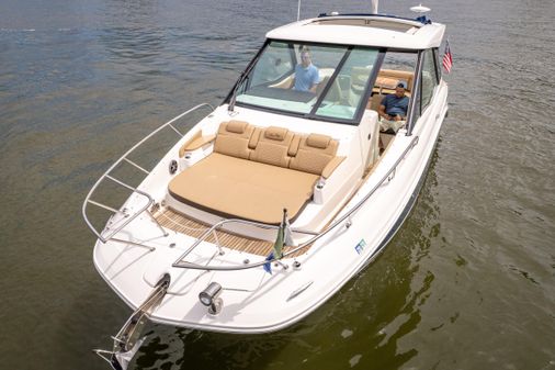 Sea Ray 320 image