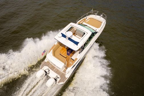 Sea Ray 320 image