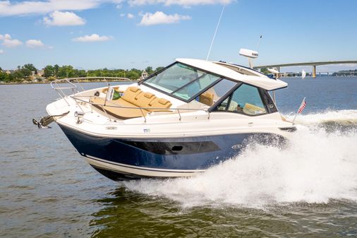 Sea Ray 320 image