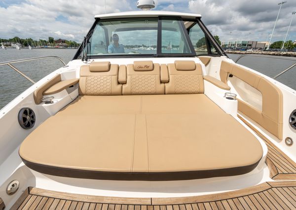 Sea Ray 320 image