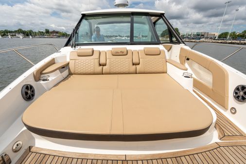 Sea Ray 320 image