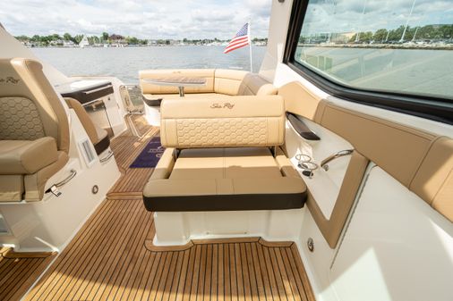 Sea Ray 320 image