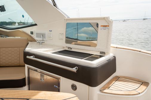 Sea Ray 320 image